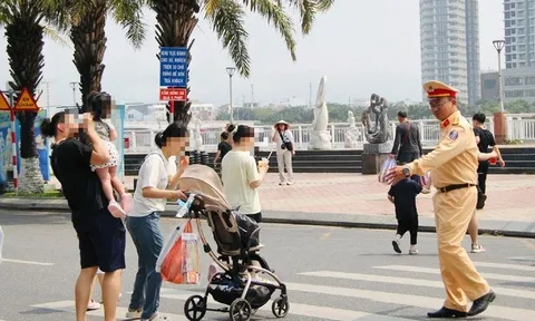 Năm 2025, người đi bộ vượt đèn đỏ có bị phạt tiền không?