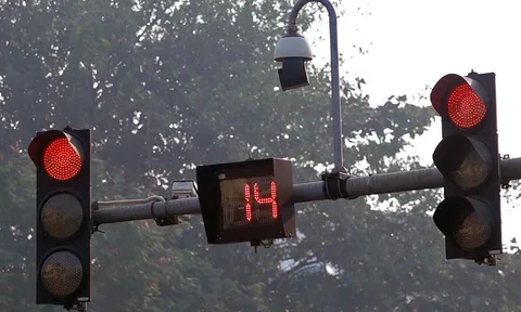 Từ 2025, vượt đèn đỏ chỉ 1 giây có bị phạt không?
