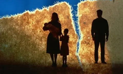 Bạn thân đến thăm tôi ở cữ nói 1 câu khiến chồng đòi ly hôn