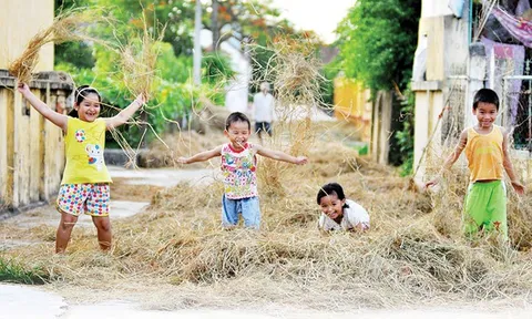 Mẹ chồng cấm cháu về ngoại dịp hè, nhưng một cuộc gọi bất ngờ đã khiến bà thay đổi thái độ