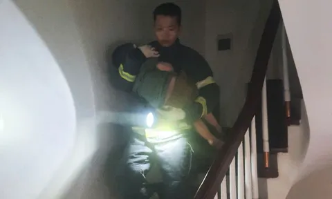 Hà Nội: Cháy nhà ống trong đêm, 7 người thoát chết trong gang tấc
