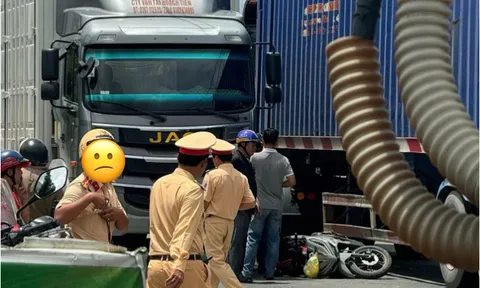 TP.HCM: Hiện trường xót xa vụ chạm với xe container, 2 mẹ con tử vong tại chỗ