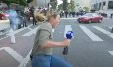 Nữ phóng viên bị cánh sát Mỹ bắn trúng ngay trên sóng trực tiếp