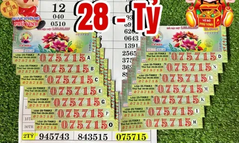 Lãnh lương mua vé số chơi chơi, ai ngờ trúng luôn 14 tờ độc đắc!