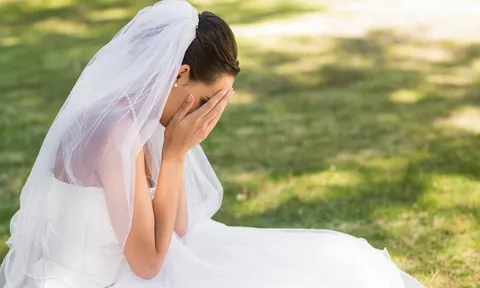 Tôi phát hiện mối quan hệ cũ của chồng… trong ngày cưới của chính mình