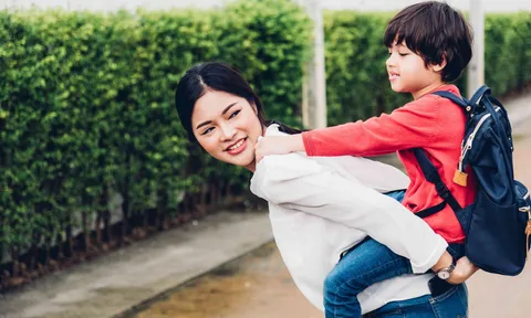 Bị mẹ ruột bỏ rơi, bà nội cay nghiệt, chỉ có mẹ kế là người duy nhất thương tôi