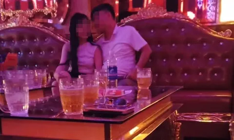 Tôi đã tin chồng tuyệt đối 10 năm cho đến khi anh thừa nhận từng đi karaoke “tay vịn”: Khoảng trống đau lòng khó giãi bày