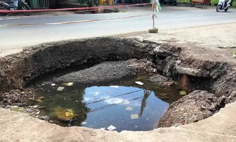 Xuất hiện "hố tử thần" rộng 6m ở Phú Thọ, đất đá đổ xuống đều bị cuốn trôi