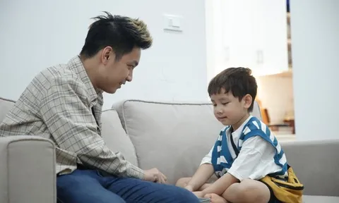 Người cha lén đi xét nghiệm ADN chỉ vì một câu nói của bà hàng xóm, kết quả khiến ông nghẹn ngào