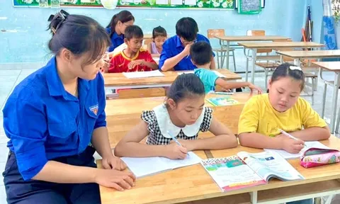 Những lớp học hè không thu phí, đầy ắp yêu thương