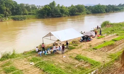 Xót xa: Bé trai 8 tuổi trượt chân rơi xuống sông ở Thái Nguyên, cố bơi ngửa trước khi mất tích