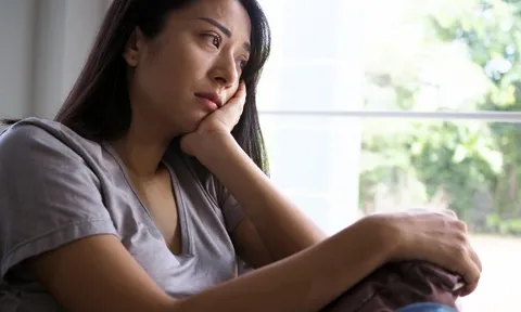 Tôi 41 tuổi, mẹ đơn thân hai con: Nên chọn hạnh phúc hay tiếp tục chờ đợi?