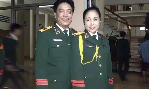 2 nghệ sĩ quân đội kết hôn với bạn đời là thủ trưởng trong đơn vị: Thiếu tá Huyền Sâm từng "nóng mặt" vì bị góp ý