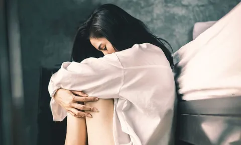 Bị cả hai gia đình ép bỏ con, tôi đau đớn một mình; một tháng sau, anh báo cưới người khác