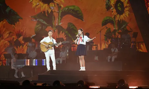 Bé gái 12 tuổi “gây bão” SVĐ Mỹ Đình với màn "fanchant" khủng nhất đêm concert Quốc gia