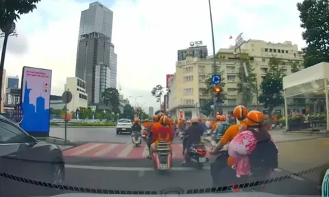 Đoàn xe nối đuôi nhau vượt đèn đỏ giữa trung tâm TP.HCM: Công an vào cuộc xác minh