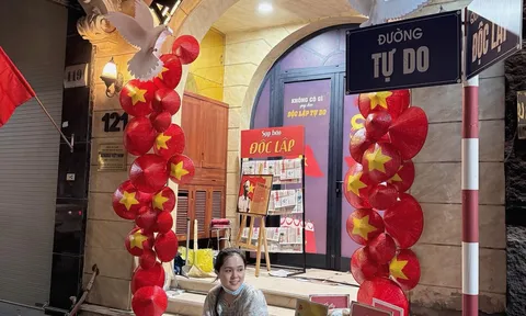 Vợ chồng Duy Mạnh – Quỳnh Anh chơi lớn: Trang hoàng nhà rực rỡ, phát 500 kem miễn phí đón đại lễ
