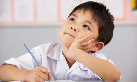 Cậu bé lớp 3 “tố” cô giáo trong bài văn tả gà: Em thèm thịt gà nhưng cô không cho ăn!