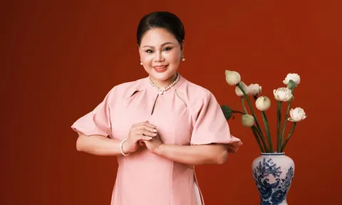 Lê Giang chăm sóc mẹ bị tai biến, liệt nửa người: "Tôi thấy mình giống như mới sinh thêm một đứa con"