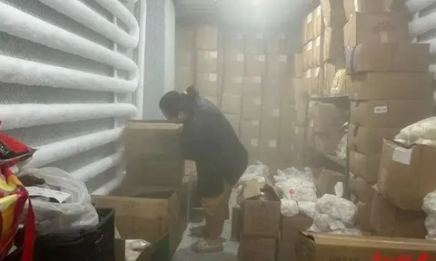Bị nhốt ở kho lạnh -30°C, nữ chủ tiệm bánh may mắn được shipper giải cứu