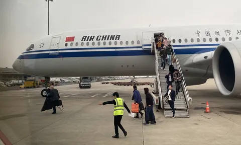 Nhầm cửa nhà vệ sinh với cửa thoát hiểm, hành khách lần đầu đi máy bay bị phạt hơn 280 triệu đồng