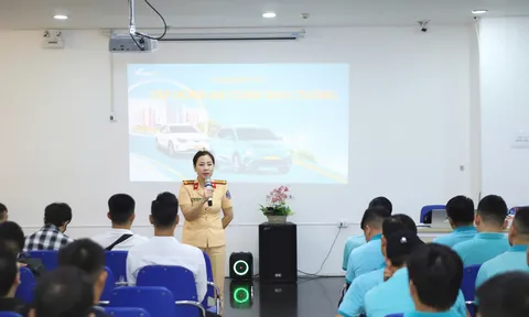 CSGT Hà Nội tập huấn pháp luật giao thông cho đội ngũ lái xe taxi Xanh SM