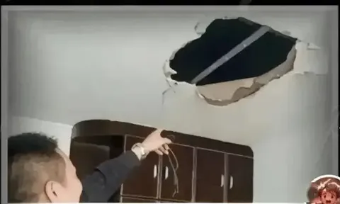 Trong lúc thay bóng đèn, người đàn ông choáng váng phát hiện 285 tỷ đồng giấu trên trần nhà