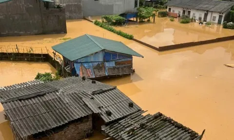 Clip: Chỉ 30 phút, cả khu phố biến thành sông, cảnh tượng kinh hoàng ở Cao Bằng