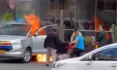 Vụ tài xế mắc kẹt trong xe taxi đang cháy: Nhân chứng kể lại giây phút giải cứu nghẹt thở