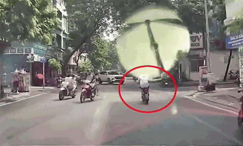Thiếu niên chạy xe đạp điện gây tai nạn rồi làm điều này khiến dư luận phẫn nộ