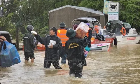 Tình người nơi 'rốn lũ' Đà Nẵng