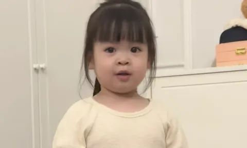 Đỗ Mỹ Linh khoe con gái 2 tuổi đã có năng khiếu nghệ thuật, hát hay, xinh xắn cười duyên chuẩn tiểu thư hào môn