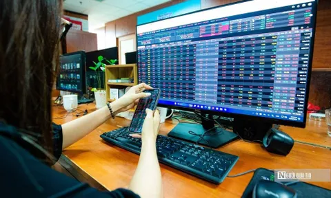 Lăng kính chứng khoán 2/5: Xem xét mua mới với tỉ trọng thấp