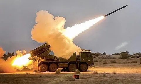 Video: Ấn Độ thử nghiệm hệ thống tên lửa Pinaka mới nhất, Pháp và Armenia "xếp hàng" để mua