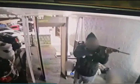 Clip: Nhân viên bảo vệ cầm súng trả đũa kẻ tấn công hộp đêm, bảo vệ an toàn cho khách