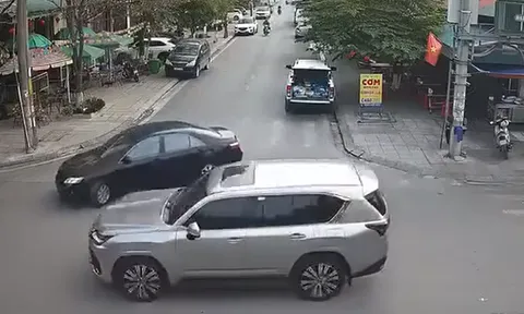 Clip vụ tai nạn giao thông đắt giá: Camry quay đầu gặp ngay Lexus LX 600 tiền tỷ