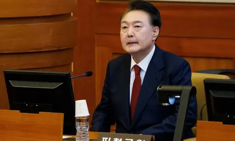 Tổng thống Hàn Quốc Yoon Suk-yeol giữ im lặng trong phiên tòa lịch sử