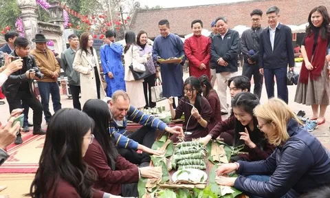 Nhiều hoạt động du lịch hấp dẫn thu hút du khách dịp Tết tại Hà Nội