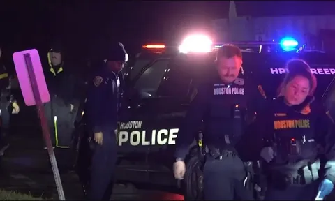 Cậu bé 15 tuổi gây họa sau khi ăn kẹo cần sa, dùng súng bắn mẹ và chị gái nguy kịch