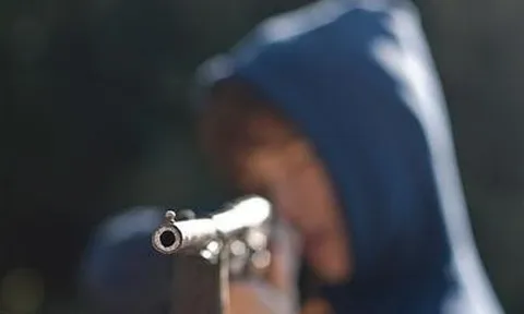 Nghịch súng của cha, cậu bé 4 tuổi ra đi mãi mãi