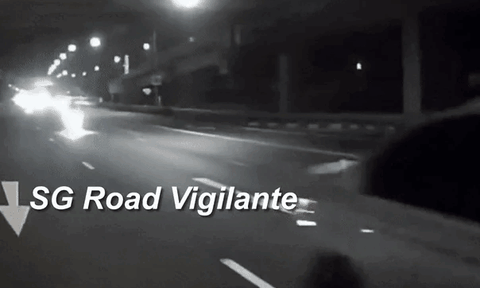 Clip: Xe máy bất ngờ "xòe", trượt dài hàng chục mét trên cao tốc