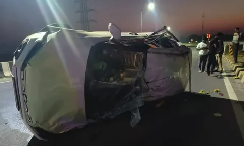 Clip: Ô tô tông vào dải phân cách, lật 4 vòng khiến tài xế 20 tuổi thiệt mạng