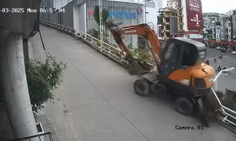 Clip: Máy xúc mất phanh, tụt dốc rơi xuống bờ kè khiến tài xế tử vong tại chỗ