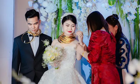 Cô dâu chú rể quyết định dành "15 cây vàng quà cưới" giúp người có hoàn cảnh khó khăn