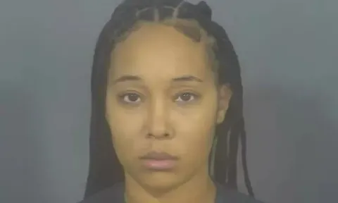 Chỉ vì trò chơi "kỳ quái" của mẹ, bé gái 8 tuổi gặp tai nạn kinh hoàng