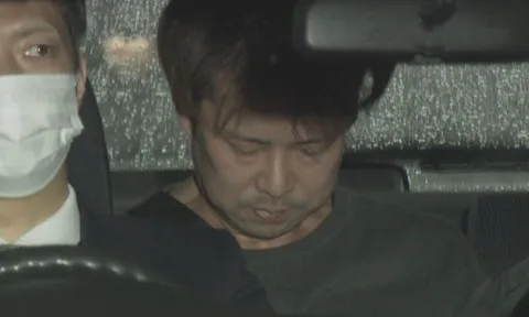 Chụp X-quang chiếc hộp kim loại, phát hiện một thi thể đã khô quắp và tội ác đáng sợ phía sau