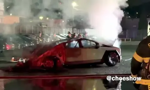 4 chiếc Cybertruck bốc cháy trong đêm tại bãi đỗ xe Tesla: Giả thuyết về nguyên nhân là gì?