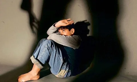 Lợi dụng đam mê nghệ thuật của nạn nhân, người đàn ông lạm dụng tình dục, quấy rối cậu bé 16 tuổi