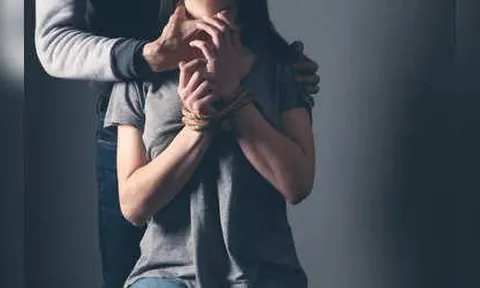 Phẫn nộ với nội dung trong nhóm kín của 7 người cha Nhật Bản về con gái mình