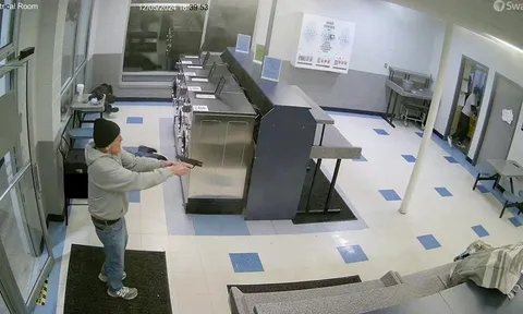 Clip: Hoang tưởng, cựu quân nhân Mỹ 73 tuổi xả súng khiến 1 người tử vong rồi tự sát